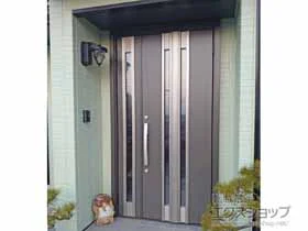 LIXIL リクシル(トステム)の玄関ドア リシェント玄関ドア3 断熱K4仕様 親子仕様(ランマ無)外観右吊元 G77型 ※手動仕様 施工例