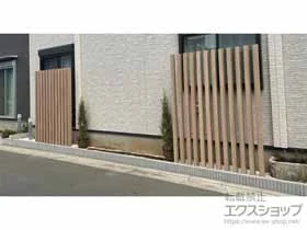 LIXIL(リクシル)のフェンス・柵 デザイナーパーツ 枕木材 70×70 施工例