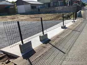 YKKAPのフェンス・柵 イーネットフェンス 2F型　自由柱施工 施工例