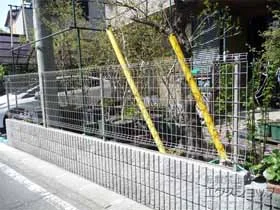 YKKAPのフェンス・柵 イーネットフェンスA1F型 自由柱タイプ 施工例