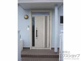 LIXIL リクシル(トステム)の玄関ドア リシェント玄関ドア3 断熱K2仕様 片袖仕様 施工例