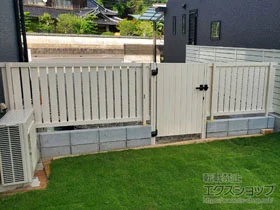 YKKAPのフェンス・柵 ルシアスフェンスH01型 たて板格子 木調カラー 自由柱施工 施工例