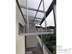 YKKAPのテラス屋根 ソラリア F型 テラスタイプ 単体 積雪〜20cm対応［建物裏側］ 施工例