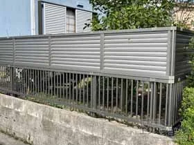 LIXIL(リクシル)のフェンス・柵 フェンスAB　YL3型+TR2型　2段柱　フリーポールタイプ 施工例