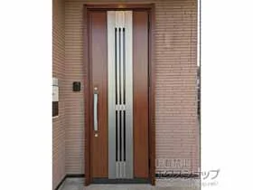 LIXIL リクシル(トステム)の玄関ドア リシェント玄関ドア3 断熱K4仕様 片開き仕様(ランマ無)外観右吊元 M84型 ※手動仕様 施工例
