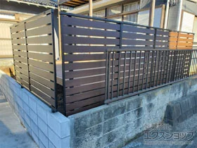YKKAPのフェンス ルシアスフェンスF04型 横板 複合色　自由柱施工 施工例