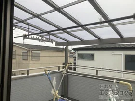 LIXIL(リクシル)のバルコニー屋根 テラスVS F型 屋根タイプ 単体 積雪〜30cm対応+テラスVS 吊り下げ物干し　Bセット　2本入り 施工例