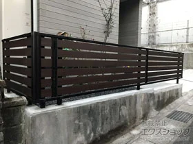 YKKAPのフェンス・柵 モクアルフェンス 横板タイプ 自由柱施工 施工例