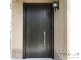 LIXIL リクシル(トステム)の玄関ドア リシェント玄関ドア3 断熱K4仕様 親子仕様(ランマ無)外観左吊元 M17型 ※手動仕様 施工例
