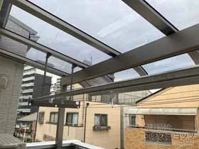 LIXIL(リクシル)のバルコニー屋根 テラスVS R型 屋根タイプ 単体 積雪〜30cm対応＋吊り下げ物干しAセット 施工例