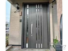 LIXIL リクシル(トステム)の玄関ドア リシェント玄関ドア3 M27型 断熱K4仕様 親子仕様(ランマ無)外観右吊元 ※手動仕様 施工例