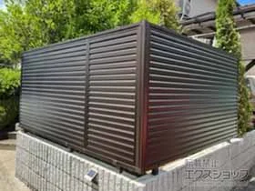 YKKAPのフェンス・柵 シンプレオフェンス13F型 ルーバー　自由柱施工 施工例