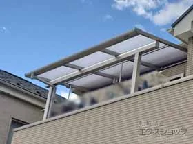YKKAPのバルコニー屋根 ソラリア F型 屋根タイプ 単体 積雪〜20cm対応＋吊り下げ式固定物干し 施工例