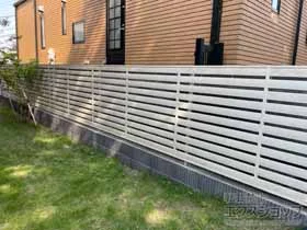 LIXIL(リクシル)のフェンス・柵 フェンスAA YS2型 横スリット 木調カラー フリーポールタイプ 施工例