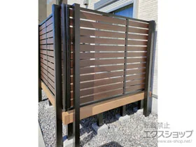 YKKAPのフェンス・柵 ルシアスフェンスF04型 横板 木調カラー 上段のみ設置 自立建て用 施工例