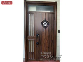 LIXIL リクシル(トステム)の玄関ドア リシェント玄関ドア3 D77型 断熱K4仕様 片袖飾り仕様(ランマ付)外観右吊元 ※手動仕様 施工例