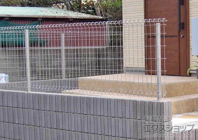 神奈川県川口市のLIXIL(リクシル)のフェンス・柵 イーネットフェンス1Ｆ型<水平地用> 施工例