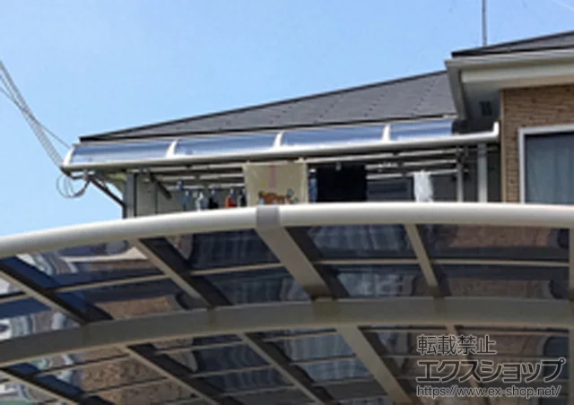 奈良県奈良市のLIXIL リクシル(トステム)のバルコニー・ベランダ屋根、カーポート ライザーテラスII R型 屋根タイプ 積雪〜30cm対応 施工例