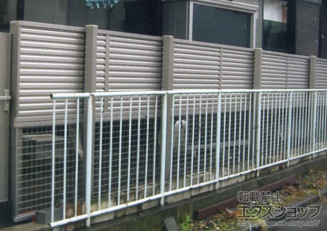 東京都府中市のLIXIL リクシル(TOEX)の門扉、フェンス・柵 プリレオR5型フェンス 多段柱施工 施工例
