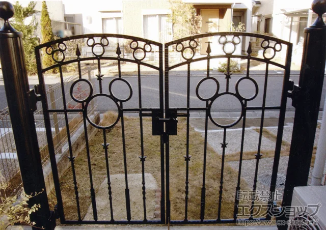 和歌山県四街道市のLIXIL リクシル(新日軽)の門扉 ミッキーA型 両開き 丸門柱使用 施工例