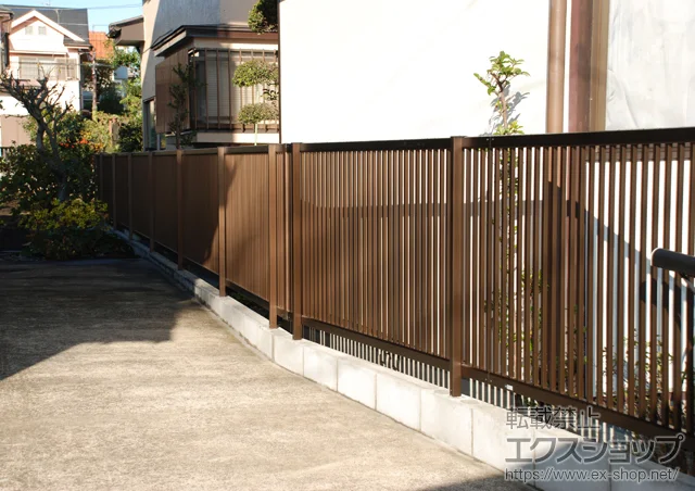 神奈川県杉並区の積水樹脂(セキスイ)のフェンス・柵 エクスラインフェンス13型 自由柱施工 施工例