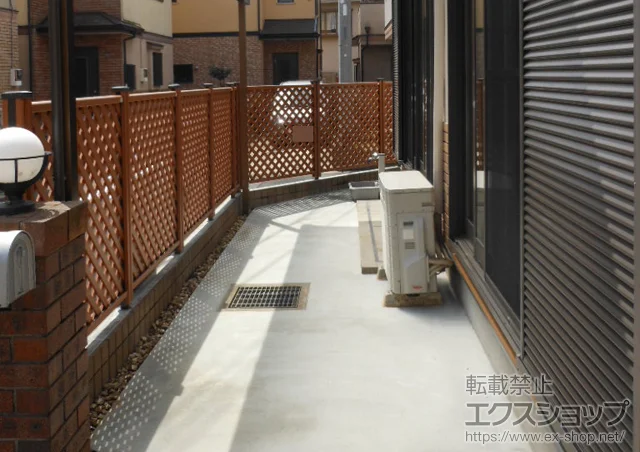 千葉県大田区の積水樹脂(セキスイ)のフェンス・柵 ステイウッドフェンスM2型 間仕切りタイプ 施工例
