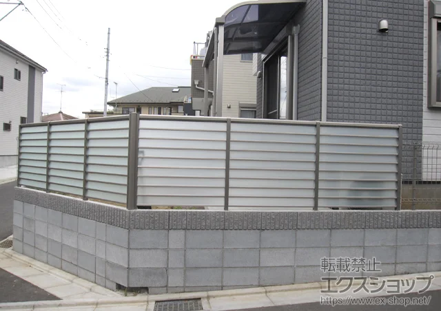 東京都八王子市のLIXIL リクシル(TOEX)のフェンス・柵 サニーブリーズフェンスS型 間仕切りタイプ 施工例
