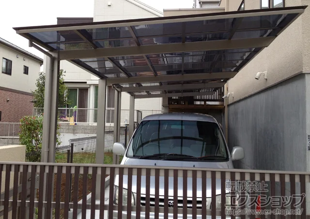 神奈川県岸和田市のLIXIL リクシル（トステム）のカーポート アーキフィットプラス 縦連棟 積雪〜20cm対応 施工例