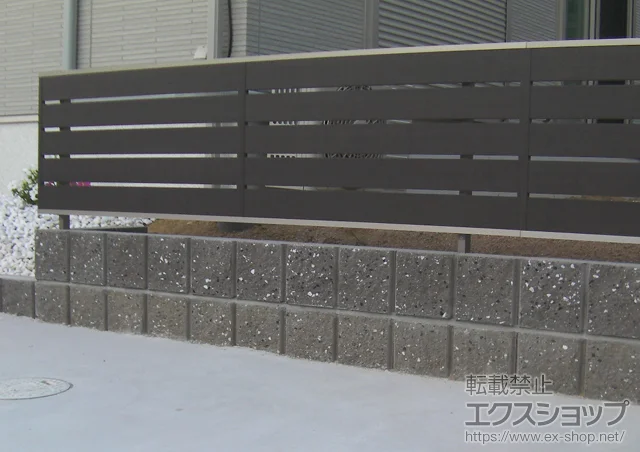 兵庫県野田市のLIXIL リクシル（トステム）のフェンス・柵 ライフモダンII YS型フェンス 複合色 フリーポールタイプ 施工例