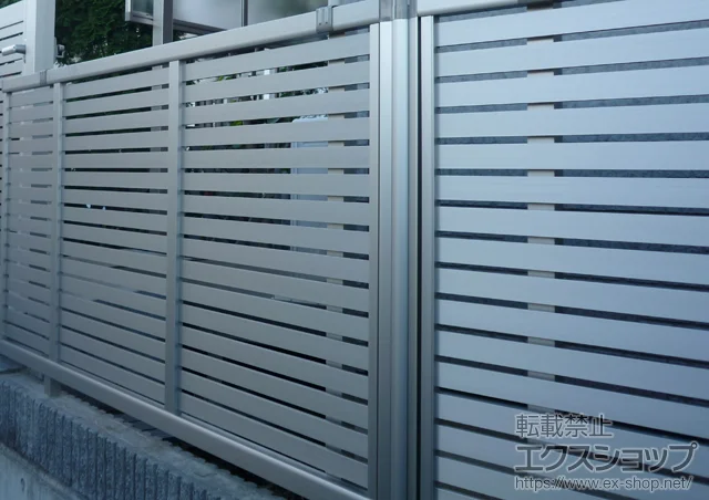 神奈川県加古川市のLIXIL リクシル(新日軽)のフェンス・柵 エクスラインフェンス5型 自由柱施工 施工例