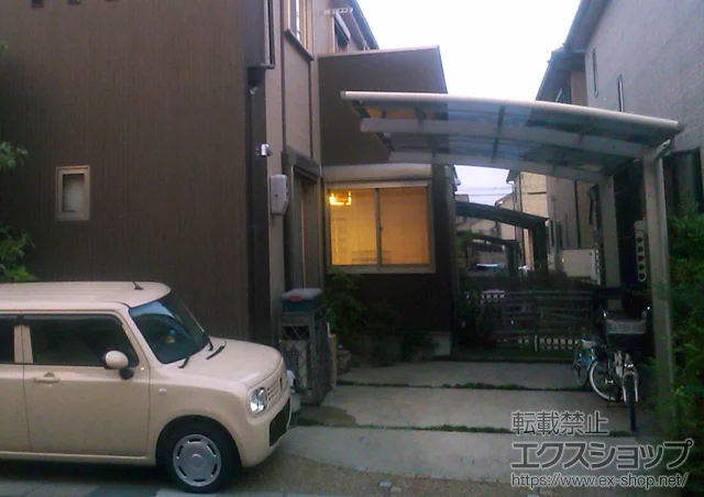 滋賀県神戸市のYKKAPのカーポート レイナポート 積雪〜20cm対応+水平式物干し(カーポート柱用) 施工例