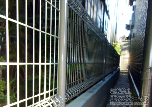 埼玉県富士市の三協アルミのフェンス・柵 ユメッシュR型フェンス 間仕切り支柱タイプ 施工例