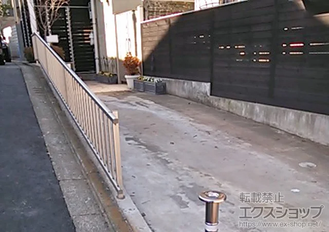 東京都三鷹市のYKKAPのフェンス・柵 レスティナフェンス23型＜傾斜地用＞ 自由柱施工 施工例