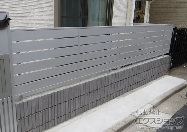 東京都石巻市のLIXIL リクシル(TOEX)のフェンス・柵 ライフモダンII YS型フェンス 単色 フリーポールタイプ 施工例