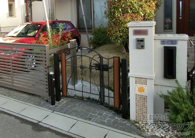千葉県北九州市のYKKAPの門扉 エルマージュ1型門扉 親子開き 柱使用 施工例