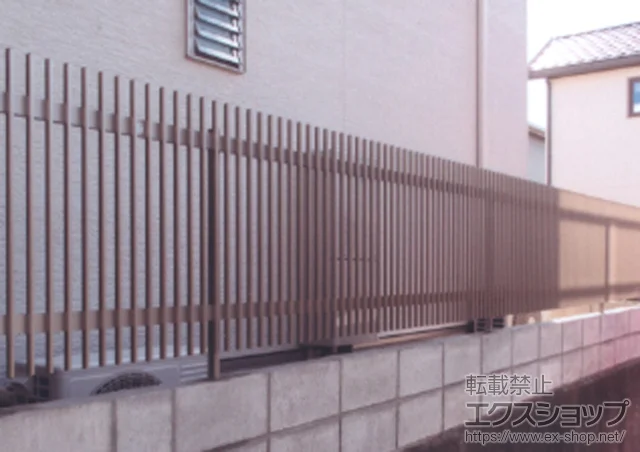 愛知県豊橋市のLIXIL リクシル(TOEX)のフェンス・柵 アルミトンガ1型 フリーポールタイプ 施工例