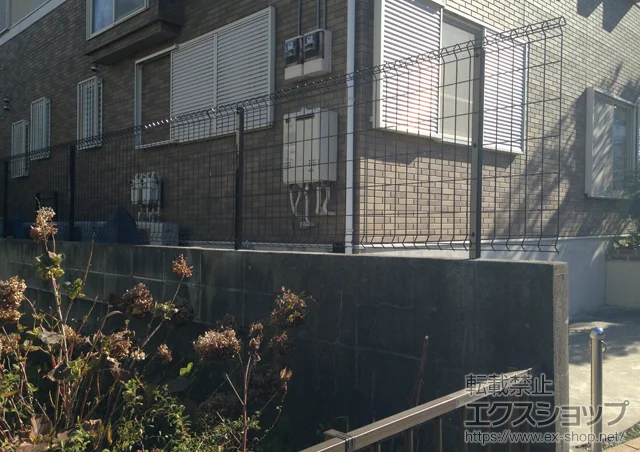 神奈川県世田谷区ののフェンス・柵、カーゲート イーネットフェンス1F型 自由柱タイプ 施工例
