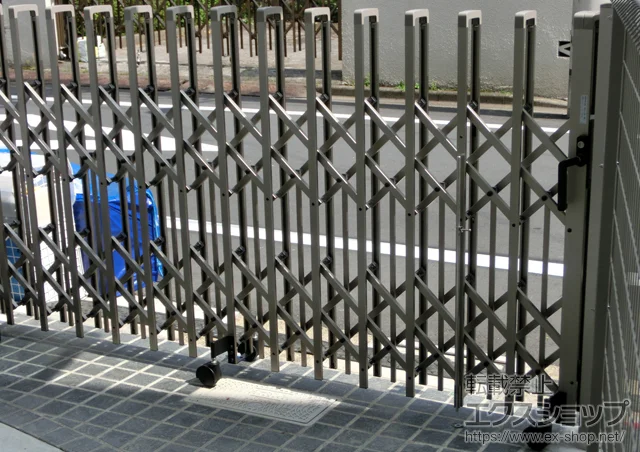 東京都江南市のLIXIL リクシル(TOEX)のカーゲート トリップゲート ペットガード型 ノンレール 片開き26S 施工例