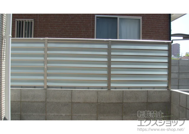 愛媛県弘前市のYKKAPのフェンス・柵 サニーブリーズフェンスS型 間仕切り柱タイプ 施工例