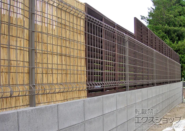 滋賀県杉並区のYKKAPのフェンス・柵 ハイグリッドフェンスUF8型 フリーポールタイプ 施工例