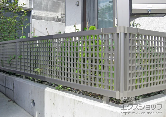 宮城県世田谷区のLIXIL リクシル(TOEX)のフェンス・柵 エクスラインフェンス3型 自由柱タイプ 施工例