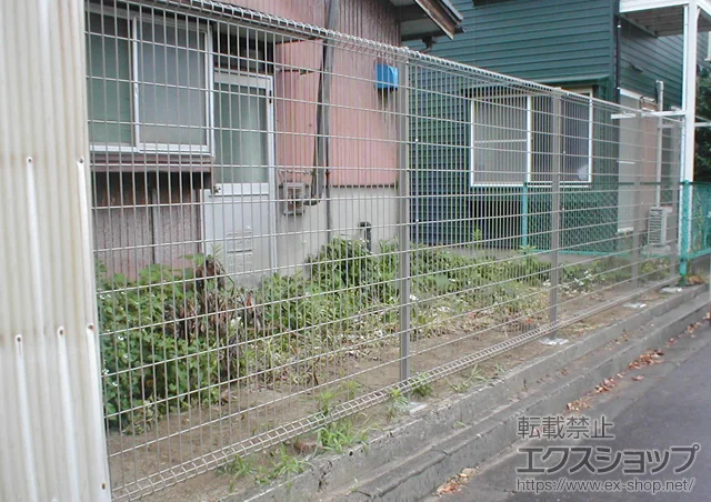 新潟県新潟市のLIXIL リクシル(TOEX)のフェンス・柵 ハイグリッドフェンスN8型 高尺タイプ フリーポールタイプ 施工例