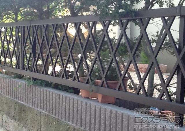 神奈川県横浜市のYKKAPのフェンス・柵、カーポート エクスラインフェンス21型　自由柱施工 施工例