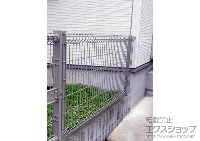 埼玉県姫路市のLIXIL リクシル(TOEX)のフェンス・柵 ハイグリッドフェンスN8型 フリーポールタイプ 施工例