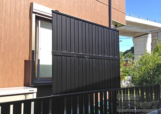 神奈川県三島市のValue Selectのフェンス・柵 ニューアイシャノン3型 多段支柱 施工例
