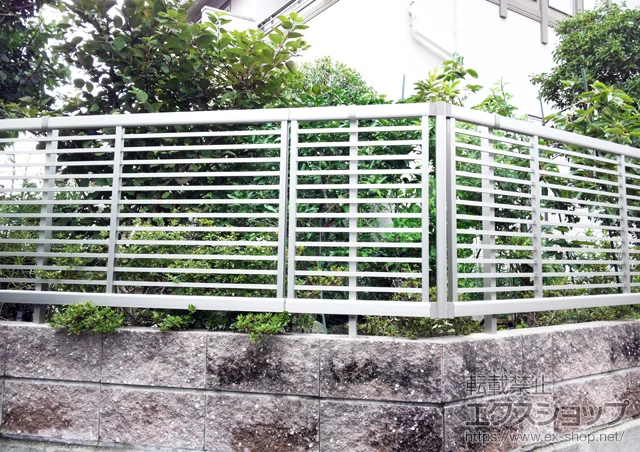 兵庫県練馬区の積水樹脂(セキスイ)のフェンス・柵 エクスラインフェンス12型 自由柱タイプ 施工例