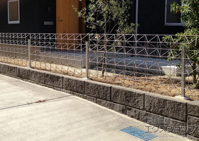 福島県いわき市のYKKAPのフェンス・柵 エスパリアフェンス 間仕切り柱施工 施工例