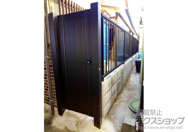 福岡県北九州市のYKKAPの門扉 エクスライン門扉8型 片開き 門柱使用 施工例