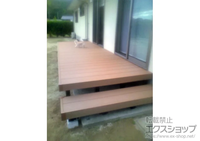 広島県広島市のYKKAPのウッドデッキ リウッドデッキ 200＋段床セット1段 片側面タイプ 施工例