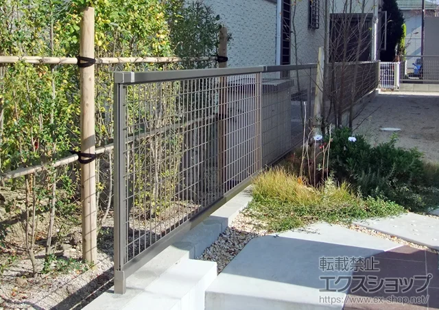 福岡県新庄市のLIXIL リクシル(TOEX)のフェンス・柵 アルメッシュフェンス1型 フリーポールタイプ 施工例